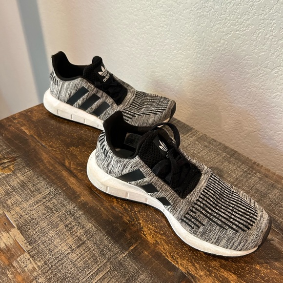 111. adidas Swift Run Athletic Shoe - Big Kid - Grey / Black US 4 - Picture 1 of 7